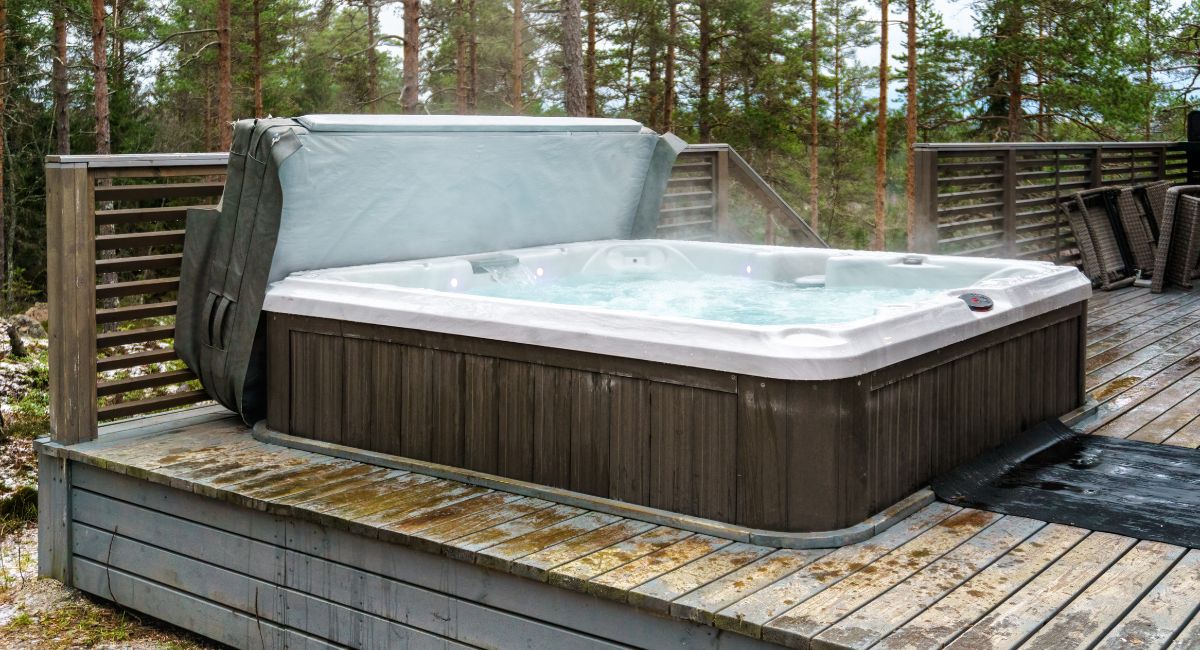 hot tub with hot tub cover