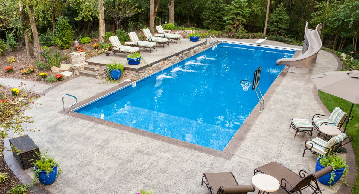 pool with vinyl pool liner