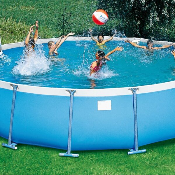 inflatable pool in backyard