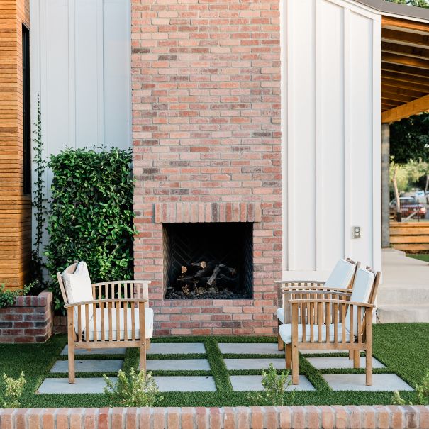 Outdoor fireplace